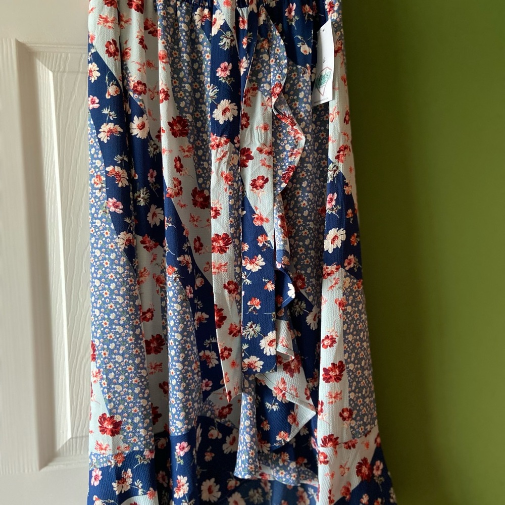 Long, airy flowered skirt🌺